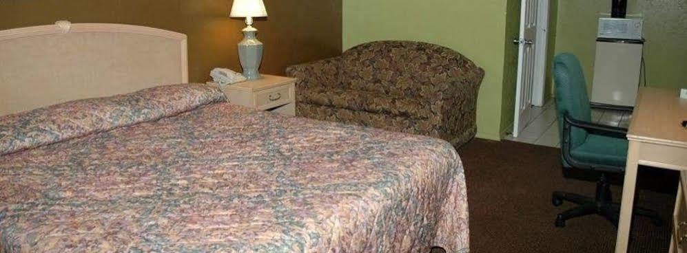 Bradford Inn & Suites Мідленд Екстер'єр фото